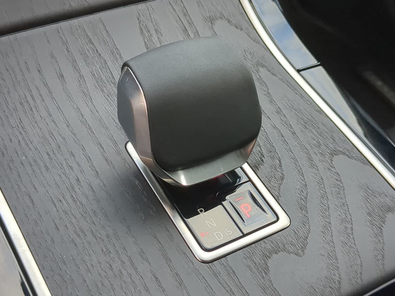 Thumbnail: 2026 Land Rover Range Rover Velar - 34