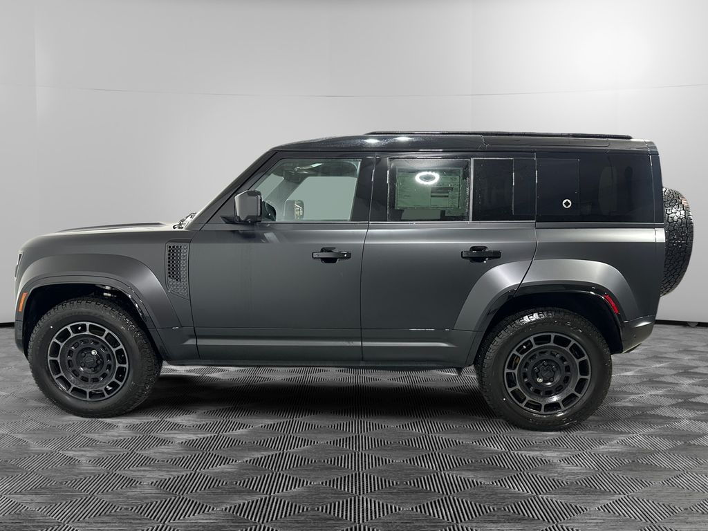 2026 Land Rover Defender OCTA Black - Photo 2