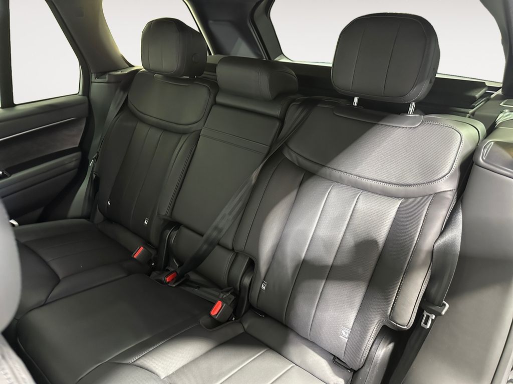 2025 Land Rover Range Rover SE - Photo 13