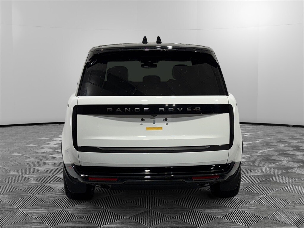 2025 Land Rover Range Rover SE photo 4