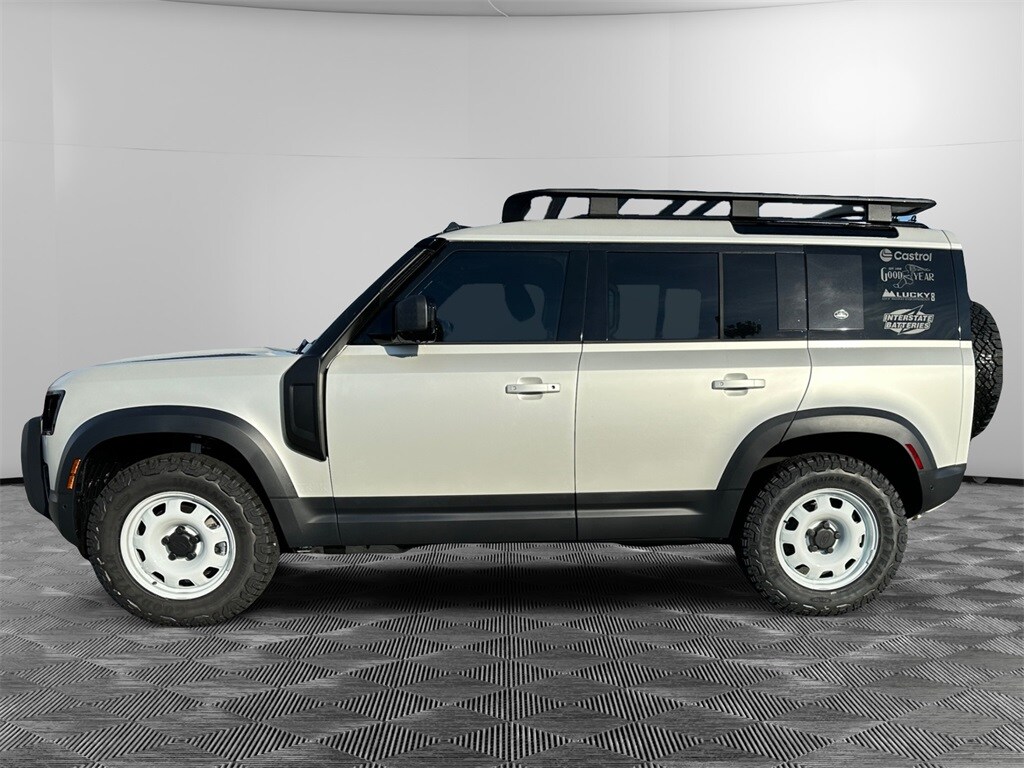 2024 Land Rover Defender 110 photo 2