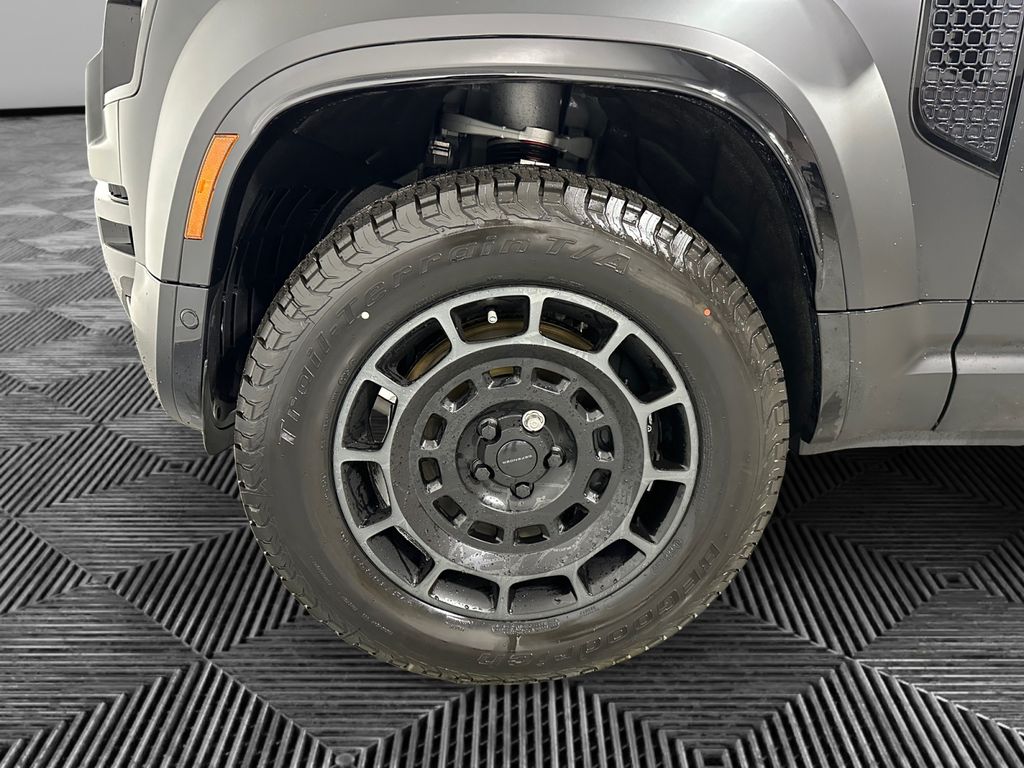 2026 Land Rover Defender OCTA Black - Photo 14