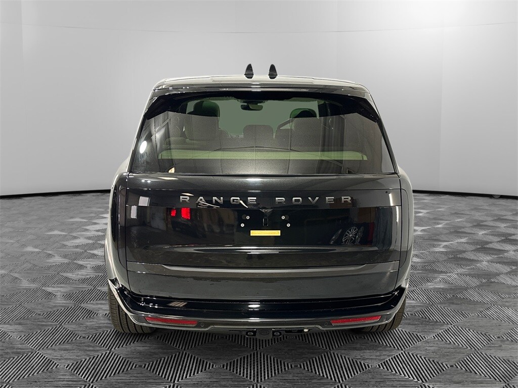 2025 Land Rover Range Rover SE photo 4