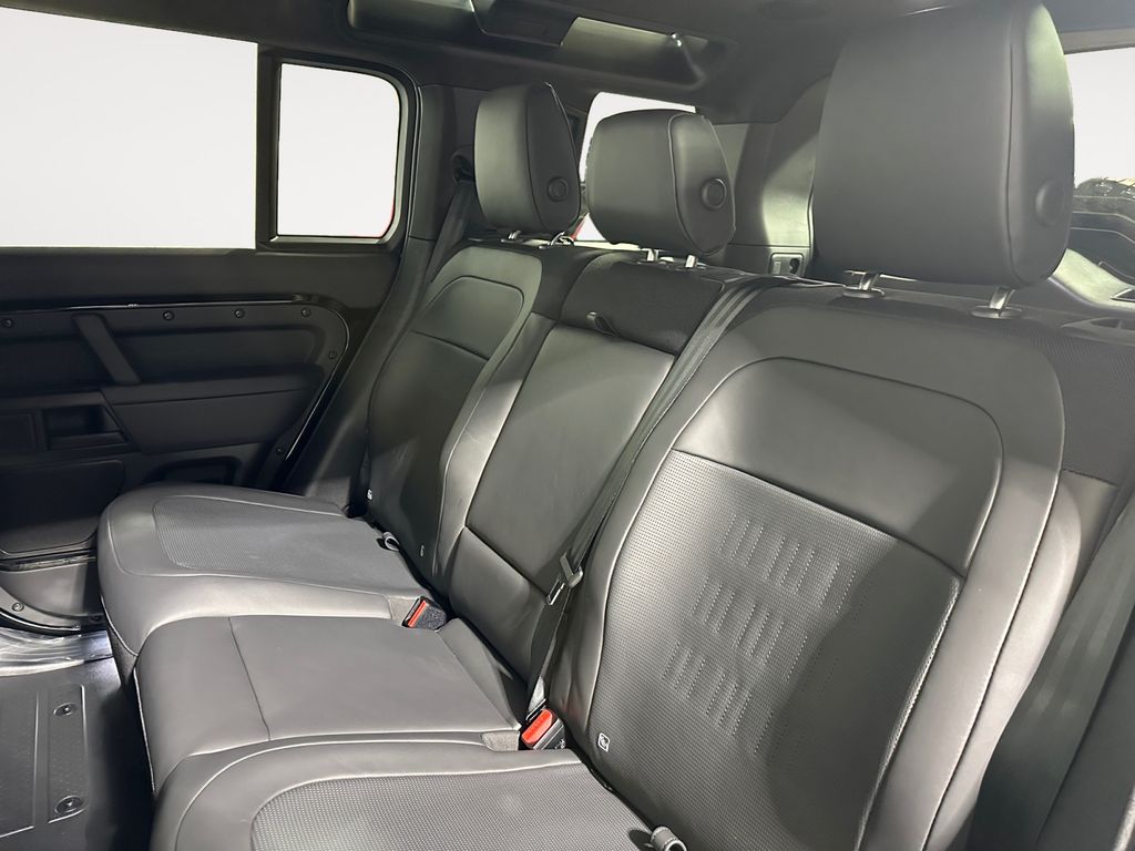 2026 Land Rover Defender OCTA Black - Photo 13