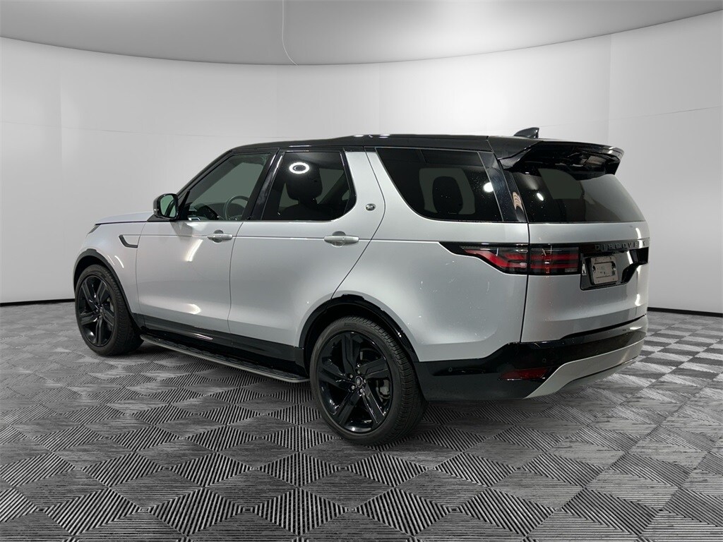 2024 Land Rover Discovery SE photo 3
