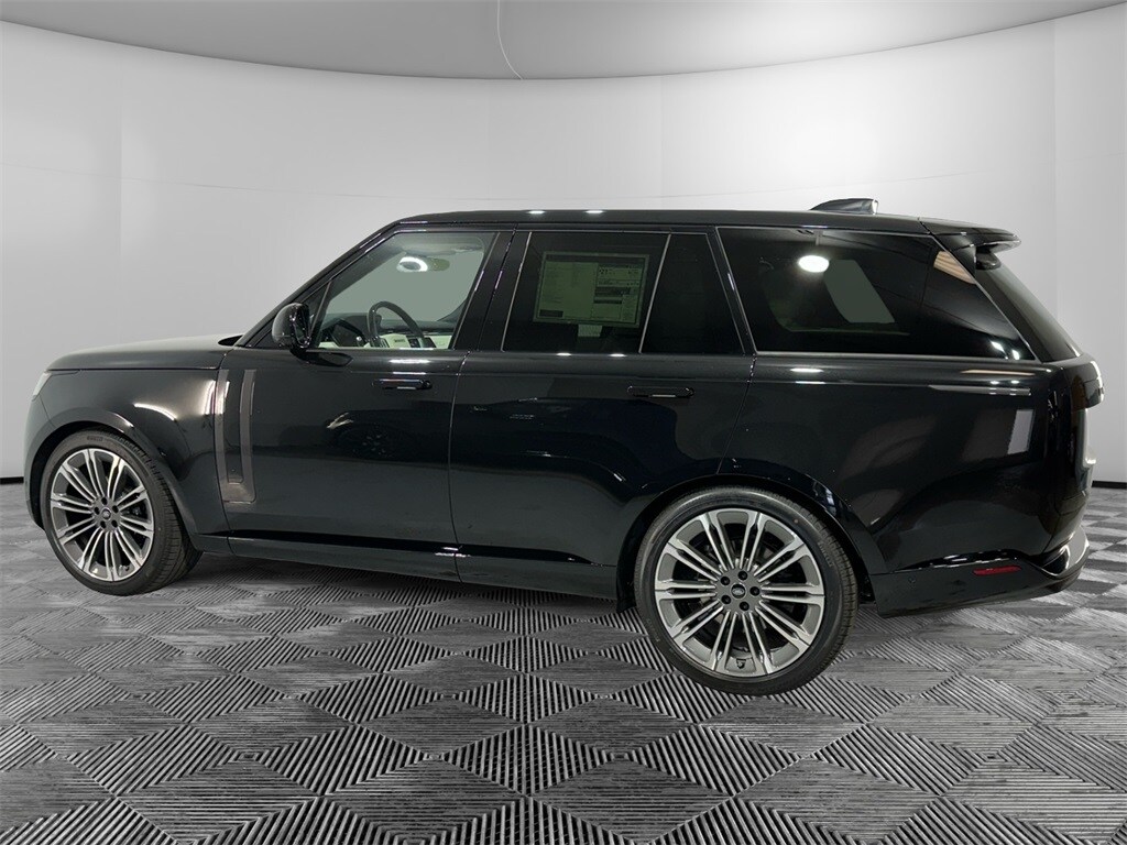 2025 Land Rover Range Rover SE photo 2