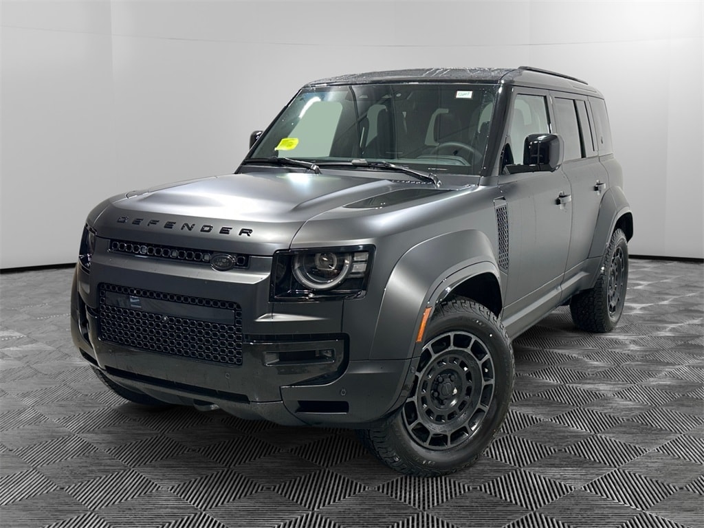 2026 Land Rover Defender OCTA Black's photo