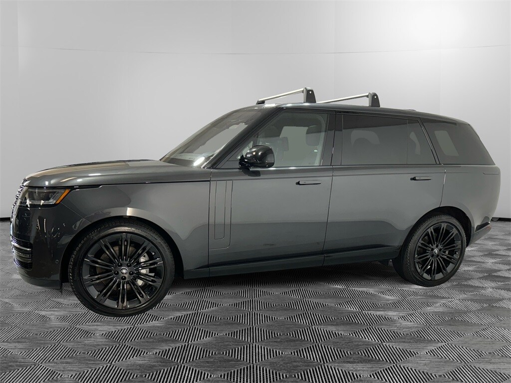 2023 Land Rover Range Rover SE photo 2