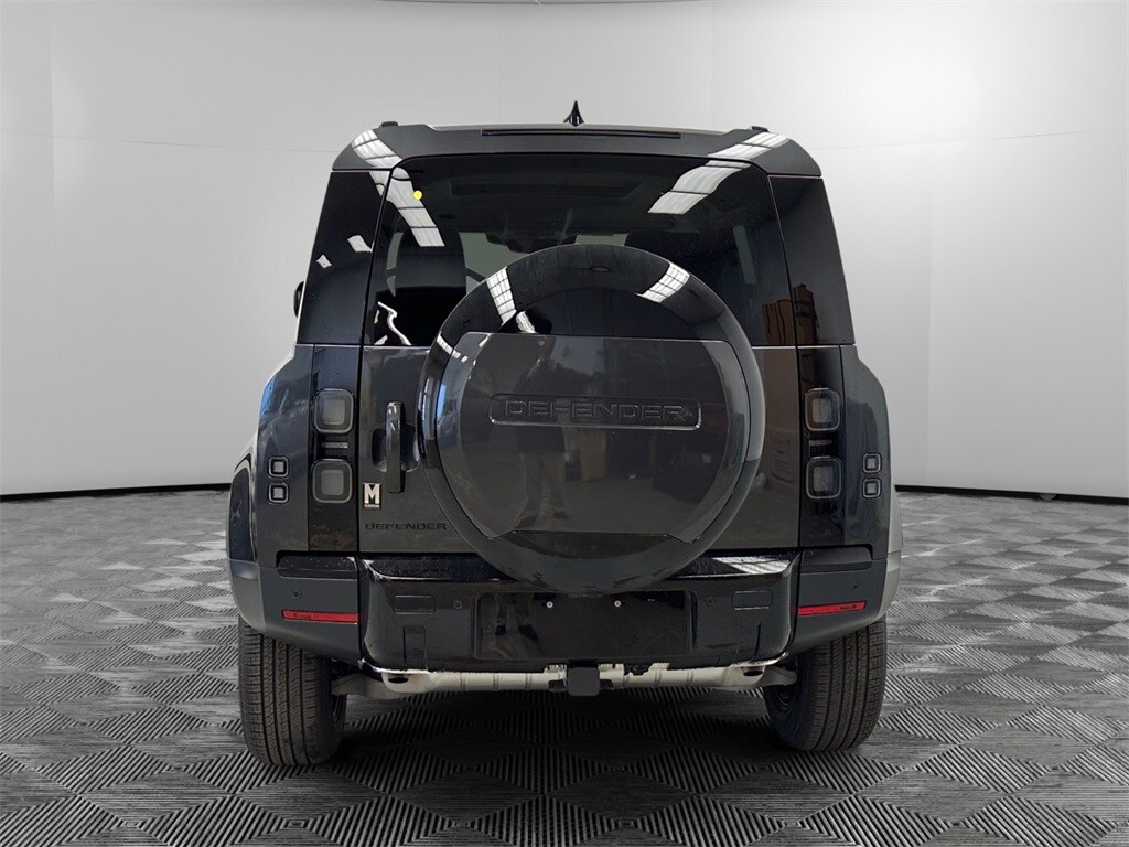 2026 Land Rover Defender 110 S photo 4