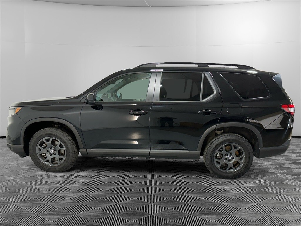 2025 Honda Pilot TrailSport photo 2