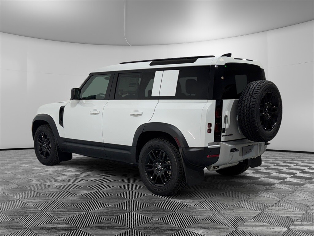 2025 Land Rover Defender 110 S photo 3