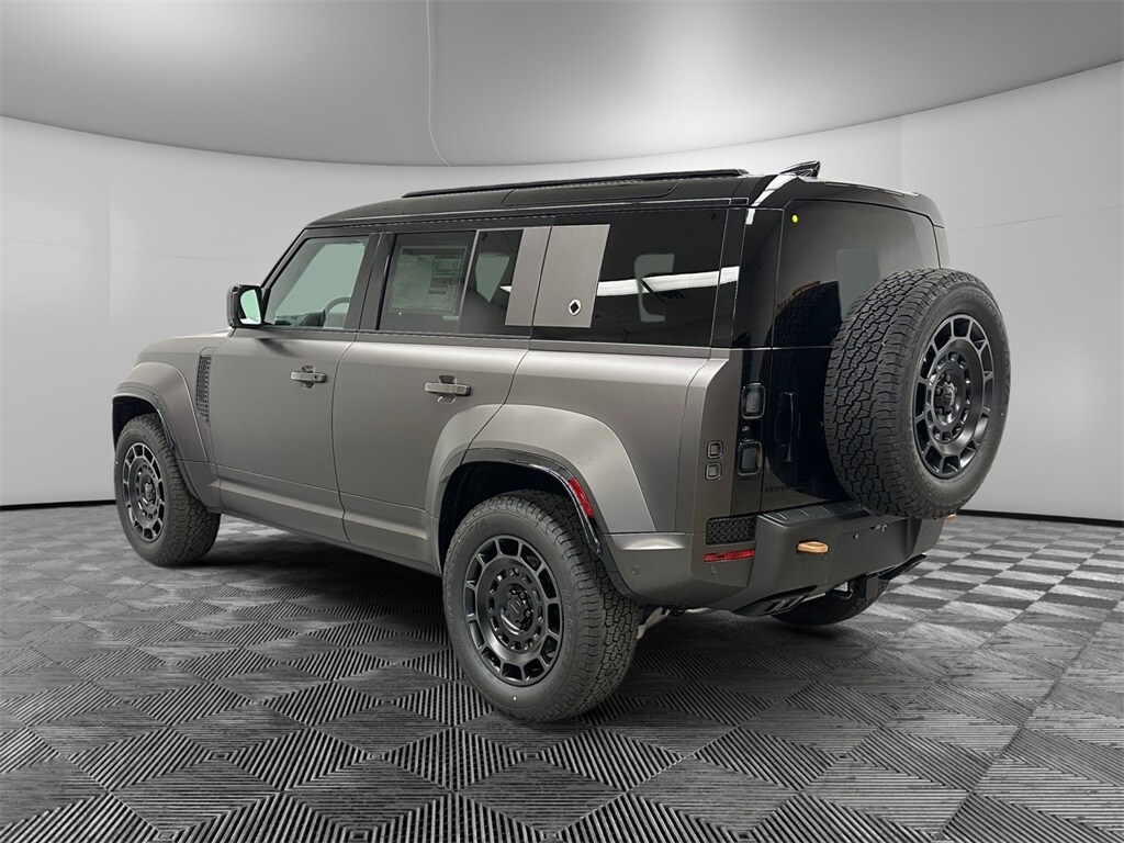 2026 Land Rover Defender 110 V8 photo 3