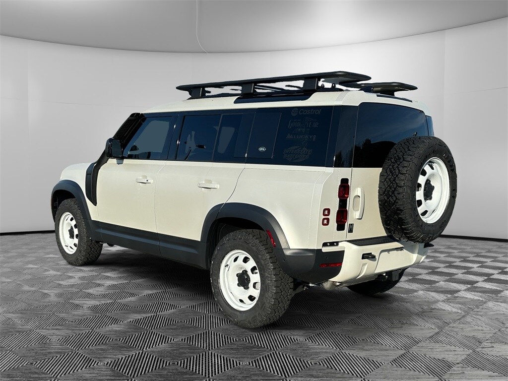 2024 Land Rover Defender 110 photo 3