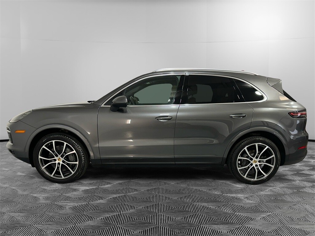 2021 Porsche Cayenne S photo 2