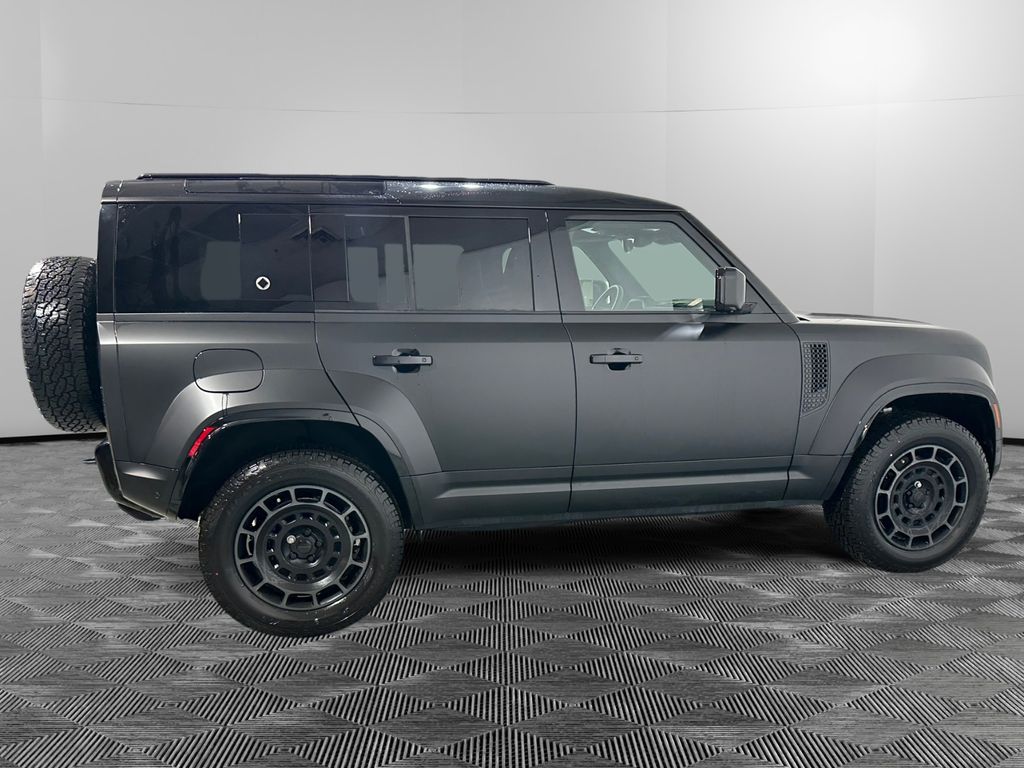 2026 Land Rover Defender OCTA Black - Photo 6