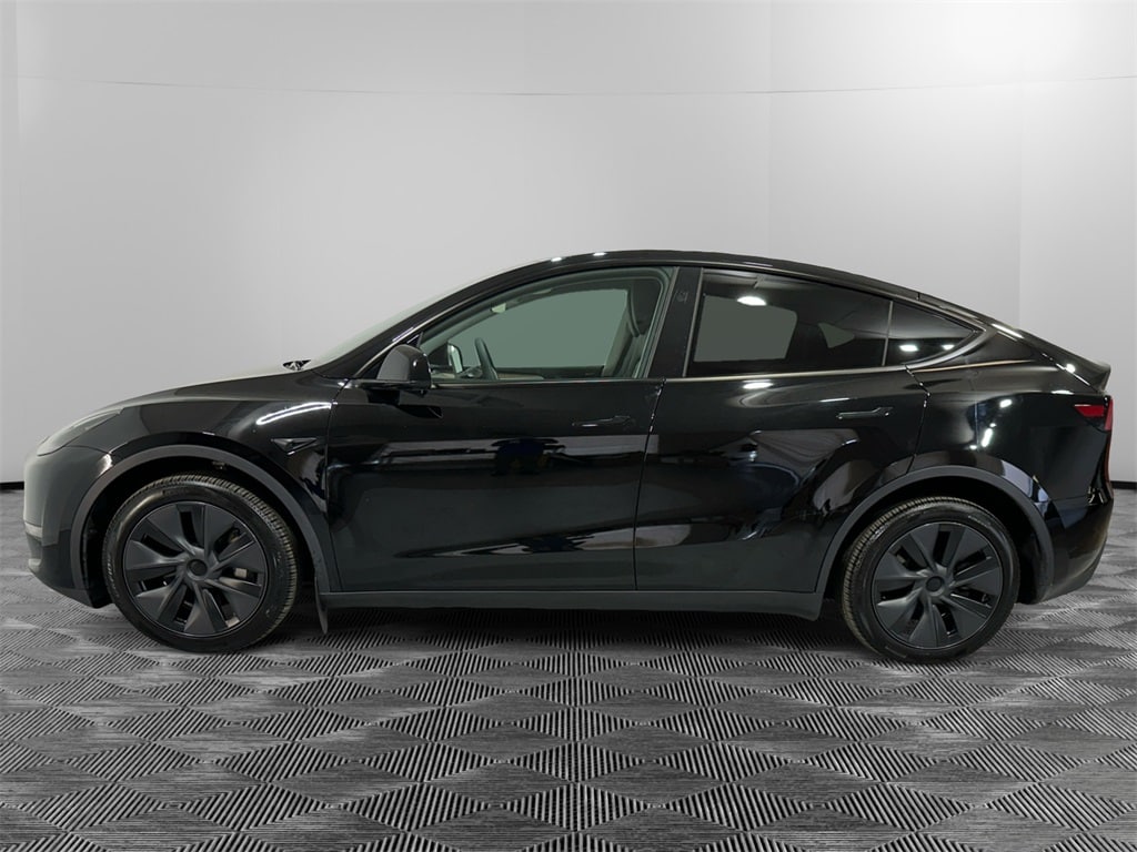 Used 2024 Tesla Model Y Long Range with VIN 7SAYGDEE6RA316706 for sale in Northfield, Minnesota