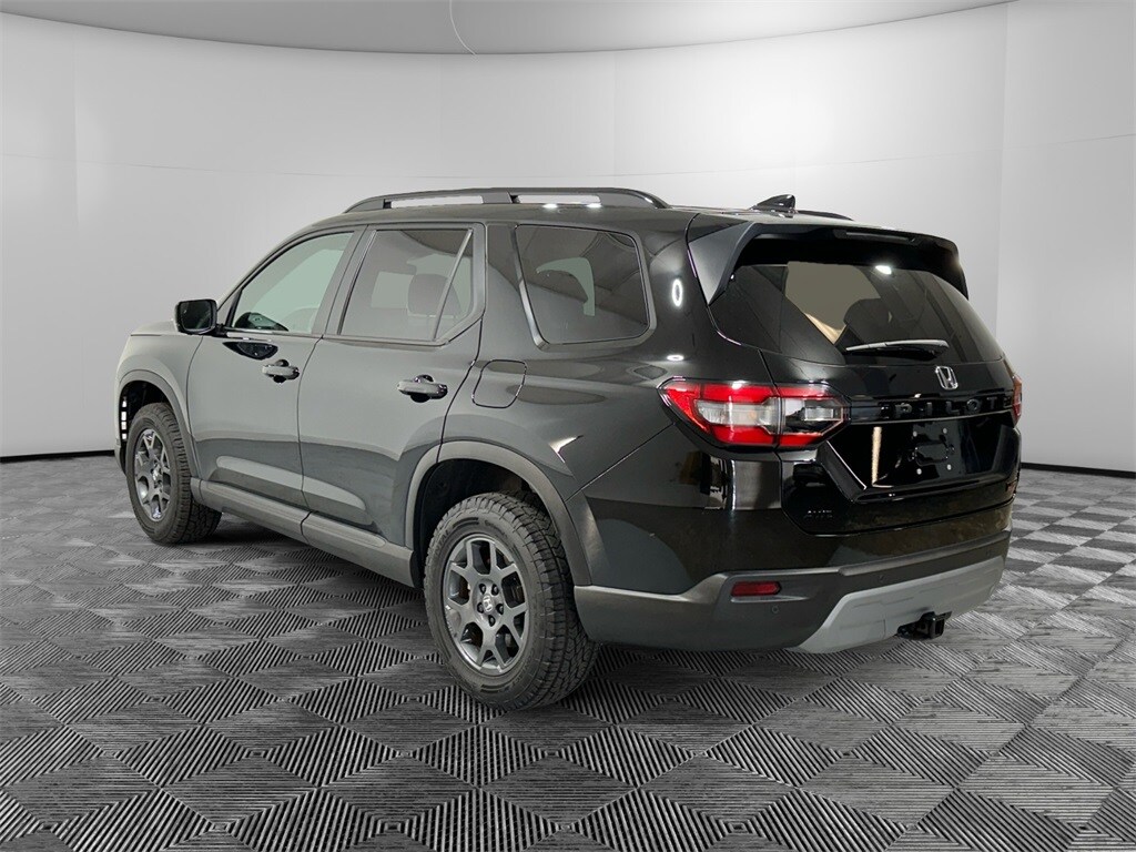 2025 Honda Pilot TrailSport photo 3