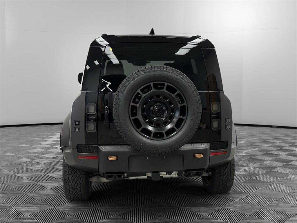 2026 Land Rover Defender 110 V8 photo 4