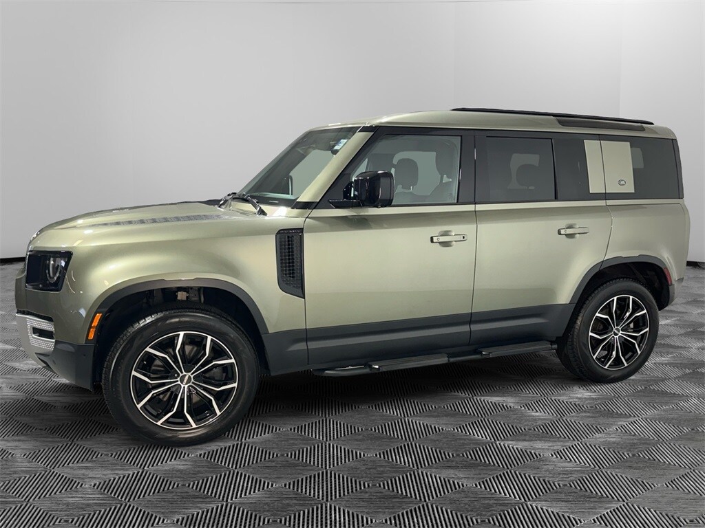 2024 Land Rover Defender 110 S photo 2