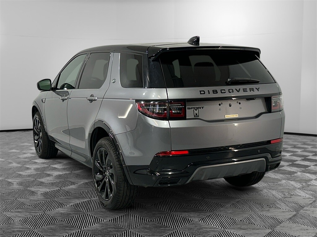2024 Land Rover Discovery Sport SE photo 3