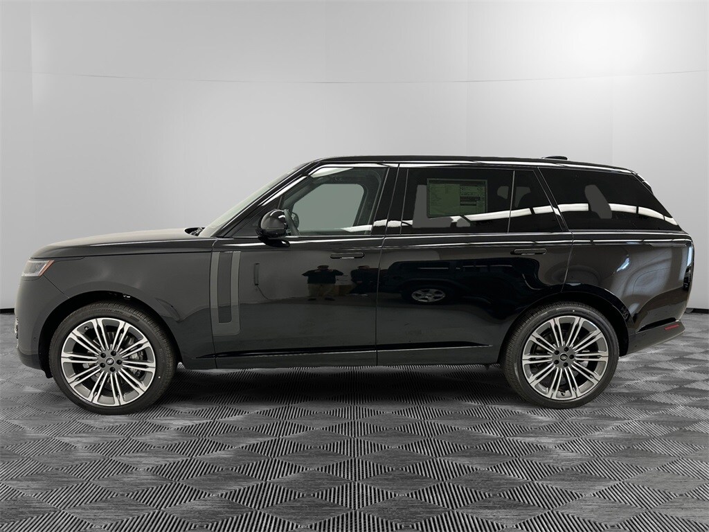 2025 Land Rover Range Rover SE photo 2