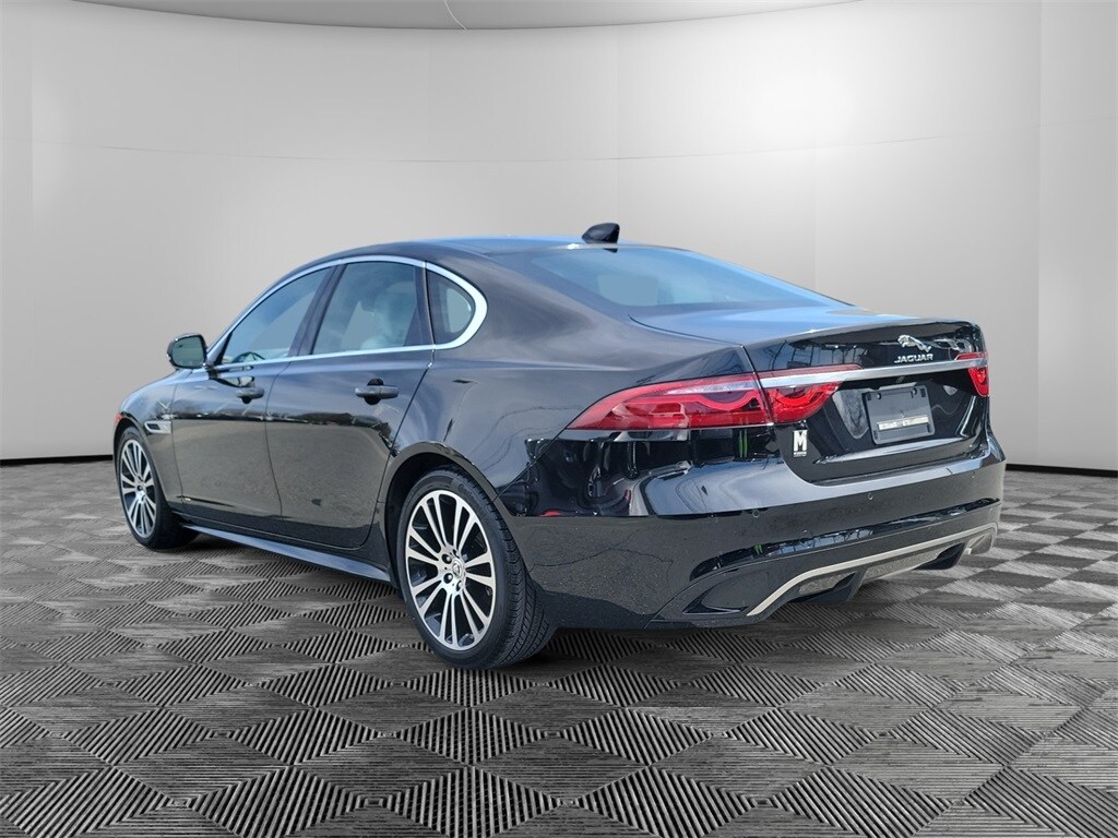 2024 Jaguar XF P300 R-Dynamic SE photo 3