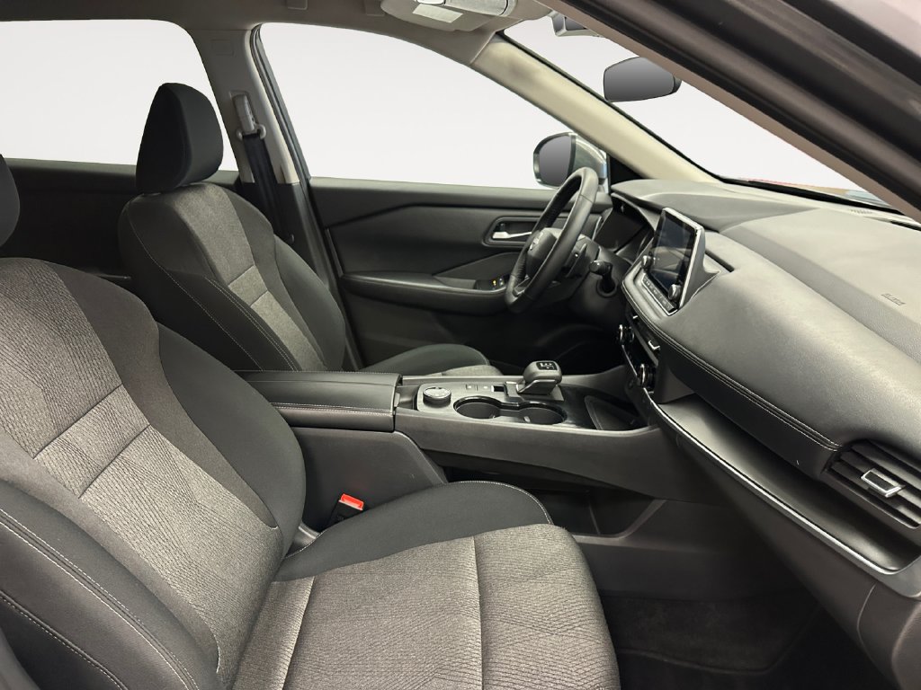 2025 Nissan Rogue SV - Photo 16