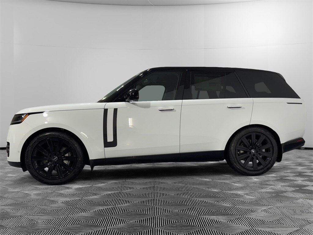 2025 Land Rover Range Rover SE photo 2
