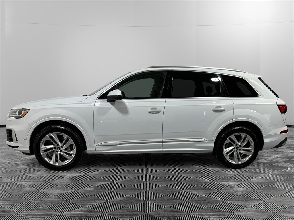 2022 Audi Q7 55 Premium Plus photo 2