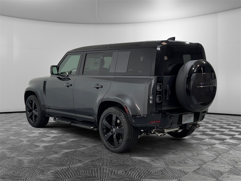 2025 Land Rover Defender 110 V8 photo 2
