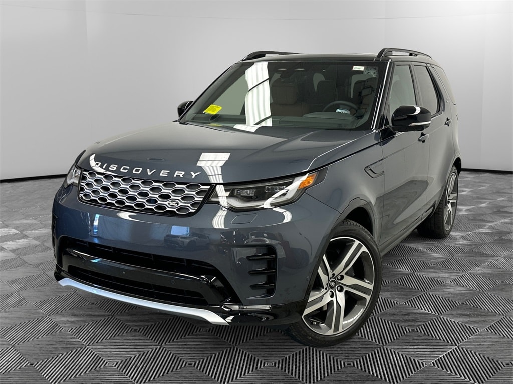 2026 Land Rover Discovery Tempest Edition's photo