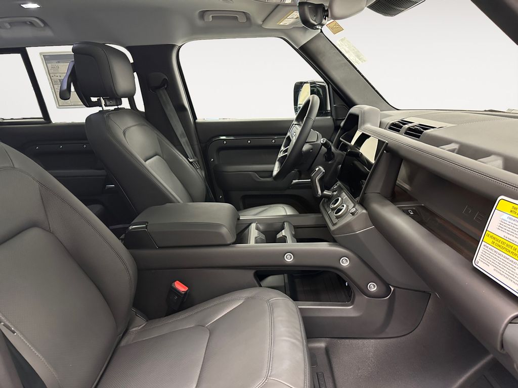 2026 Land Rover Defender X-Dynamic SE - Photo 15