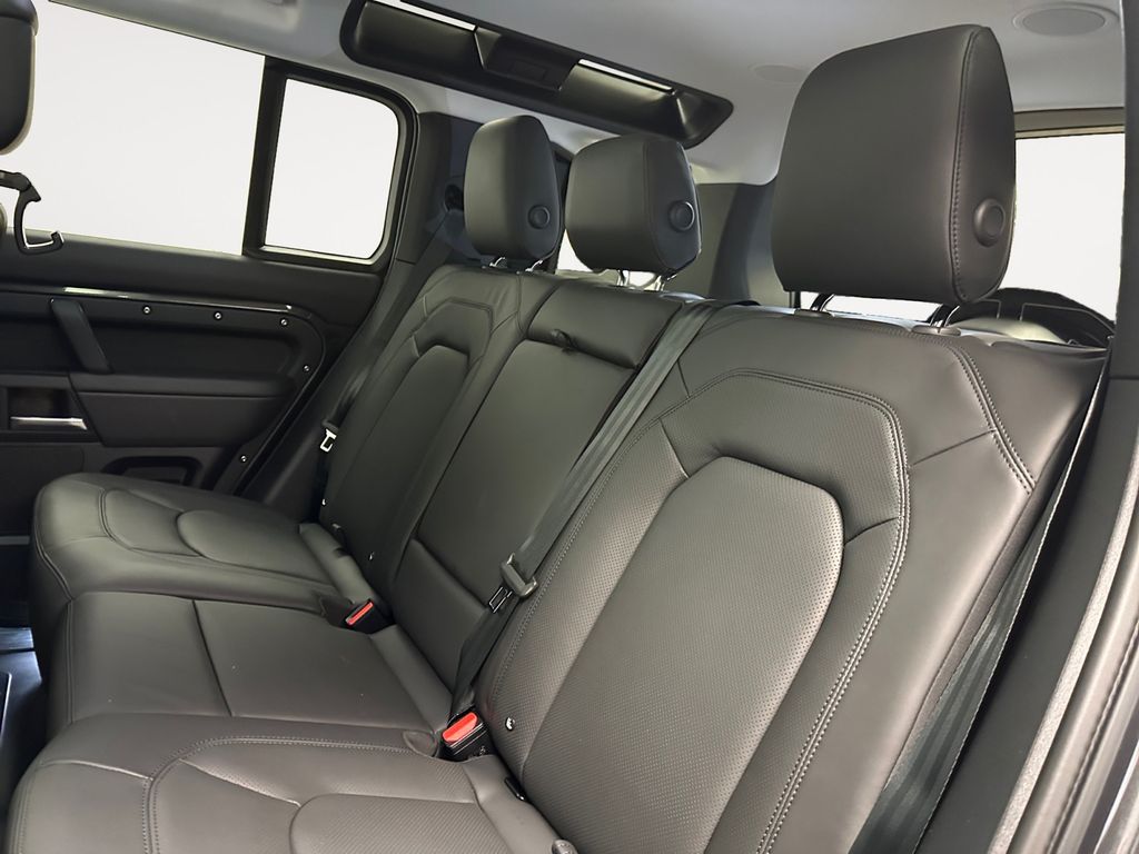 2026 Land Rover Defender X-Dynamic SE - Photo 13