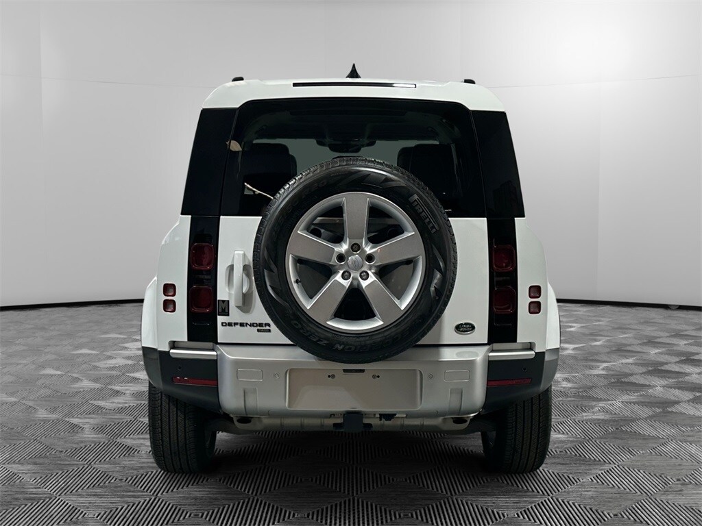 2023 Land Rover Defender 110 SE photo 4