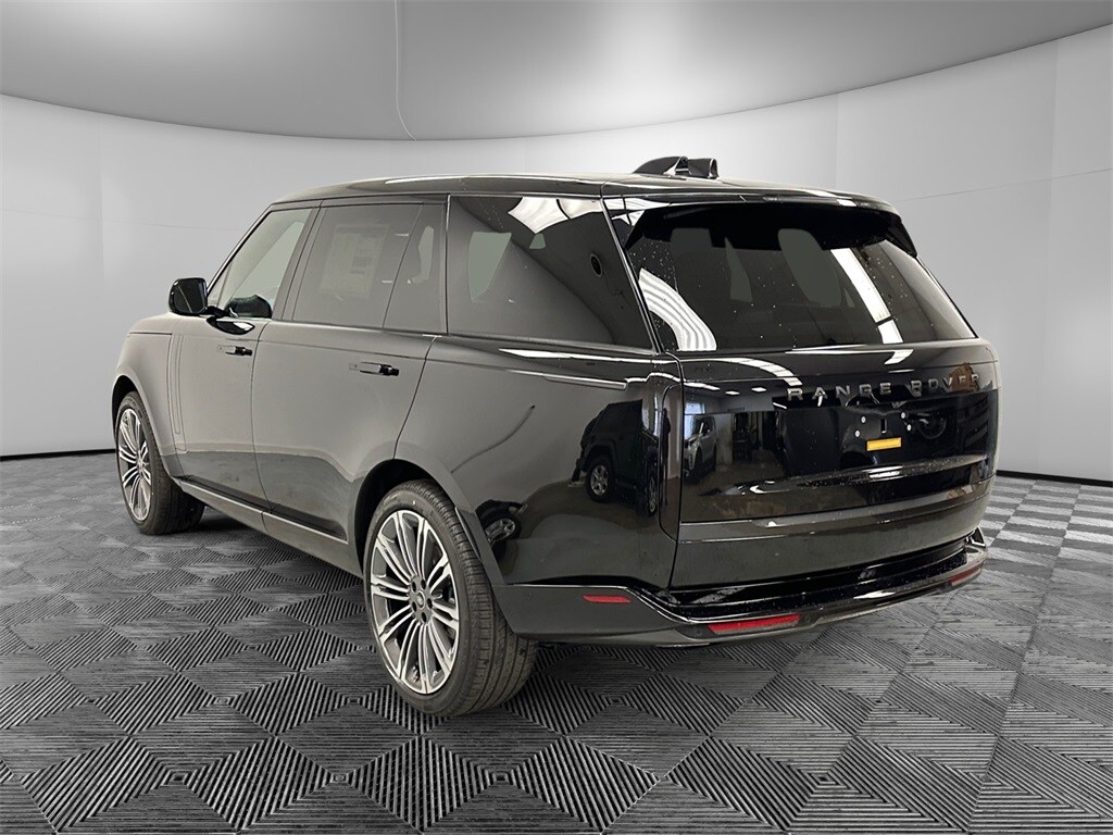 2025 Land Rover Range Rover SE photo 3