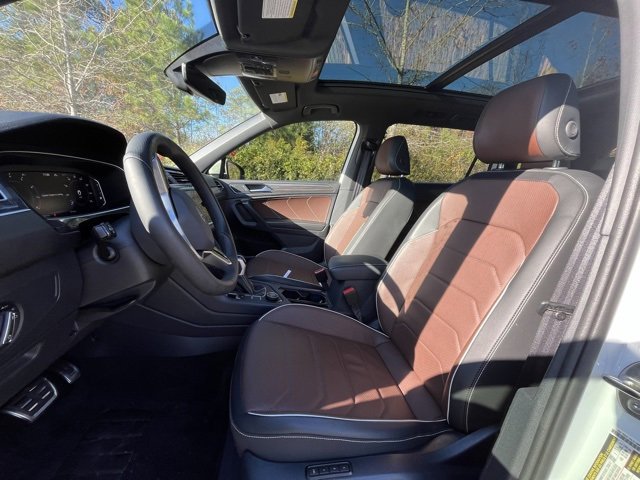 2024 Volkswagen Tiguan SEL R-Line Black photo 3