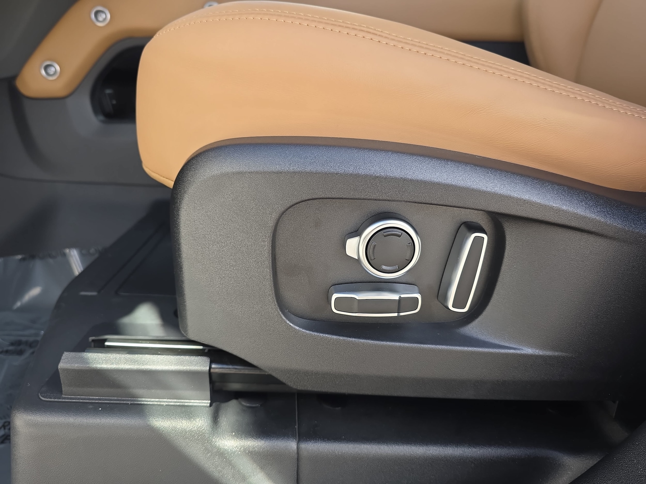 2026 Land Rover Defender X-Dynamic SE - Photo 29