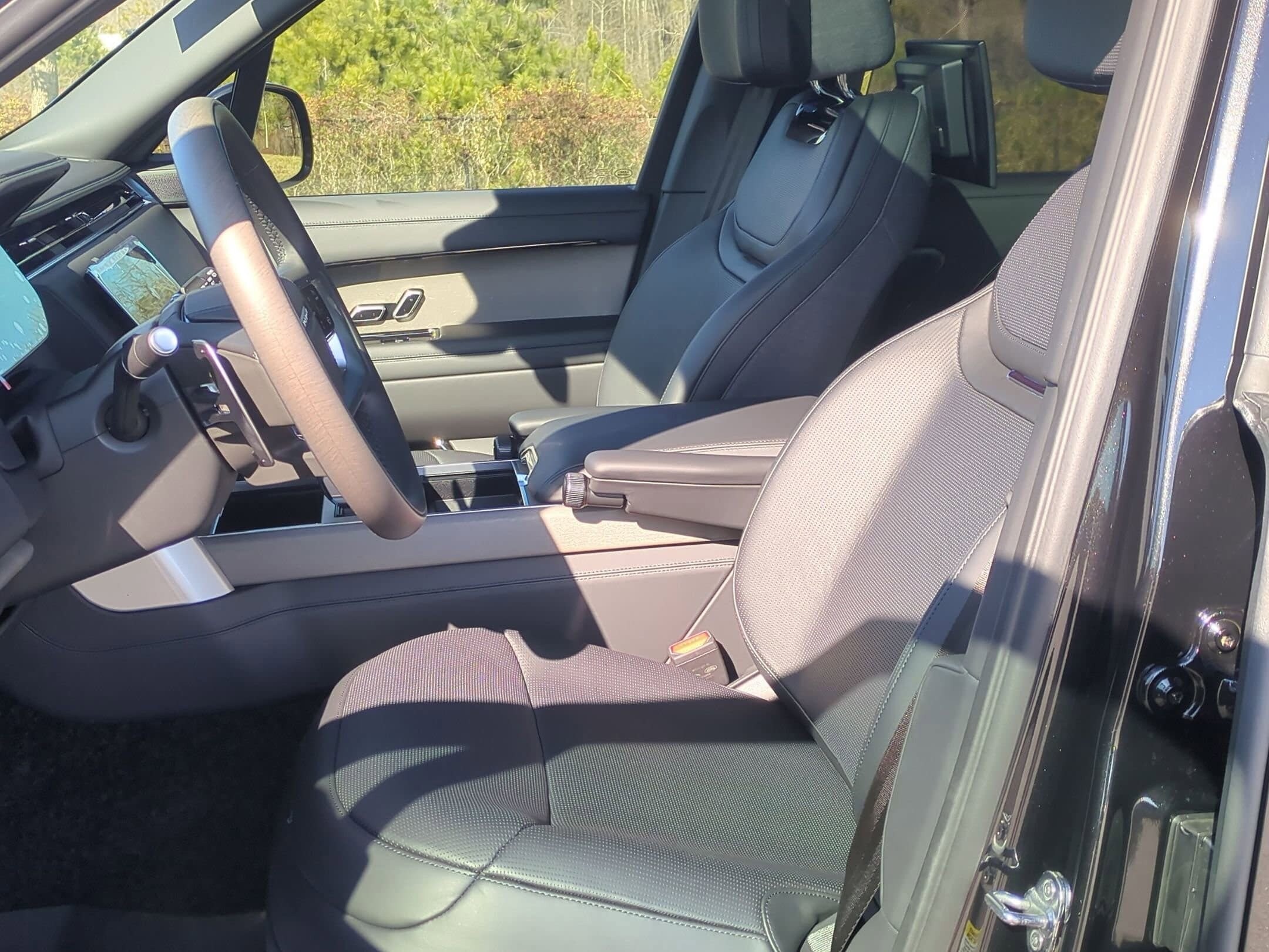 2026 Land Rover Range Rover SV - Photo 18