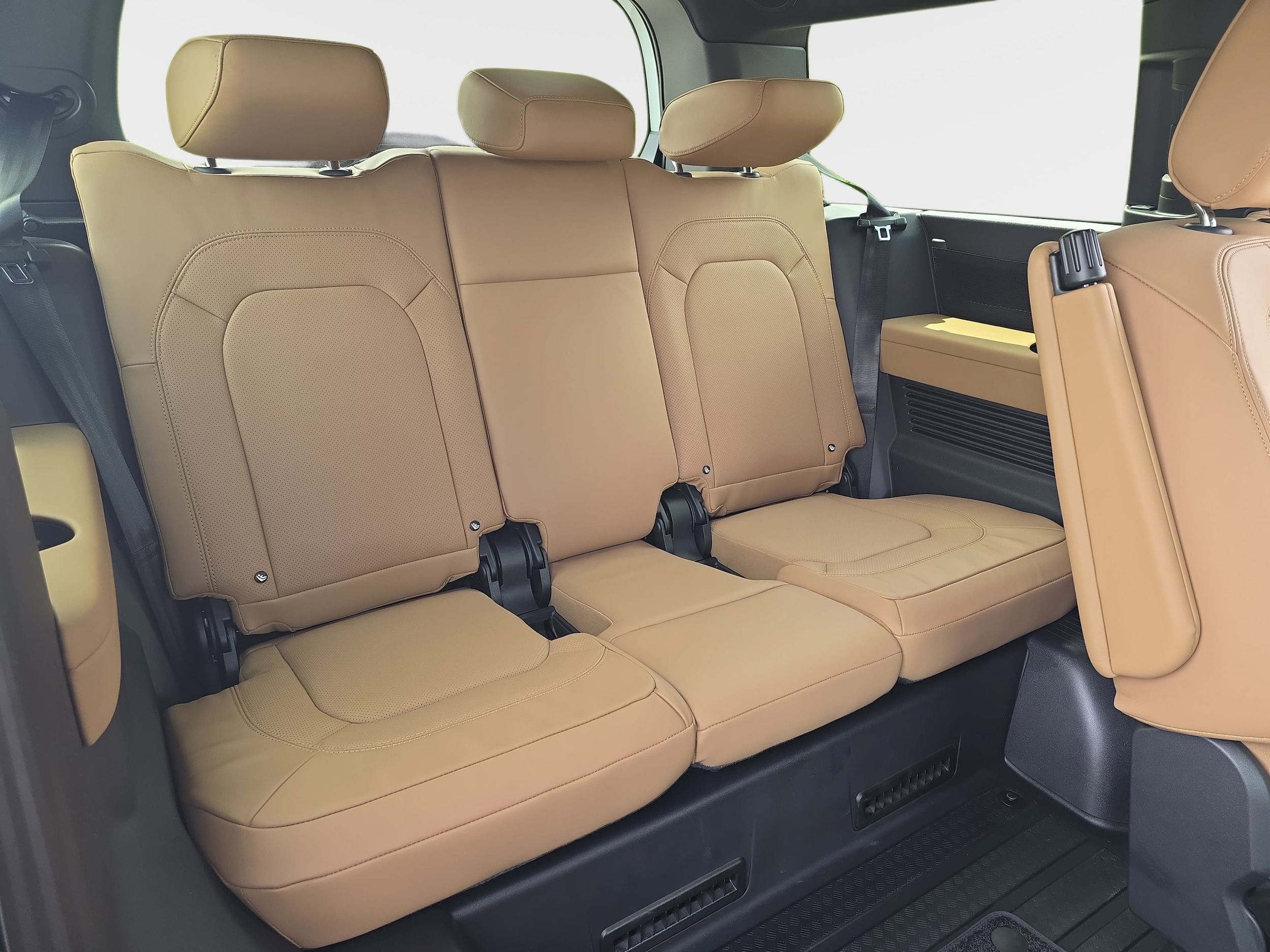 2026 Land Rover Defender X-Dynamic SE - Photo 12