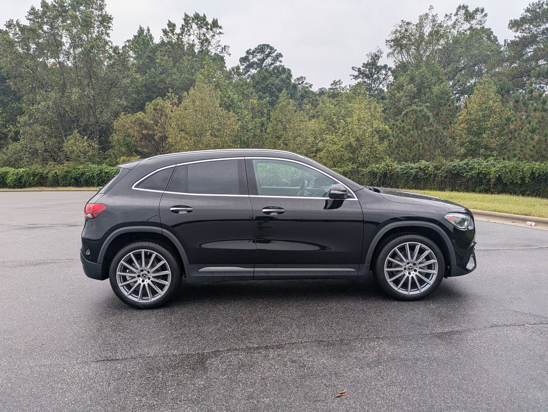 2022 Mercedes Benz GLA 250 photo 2