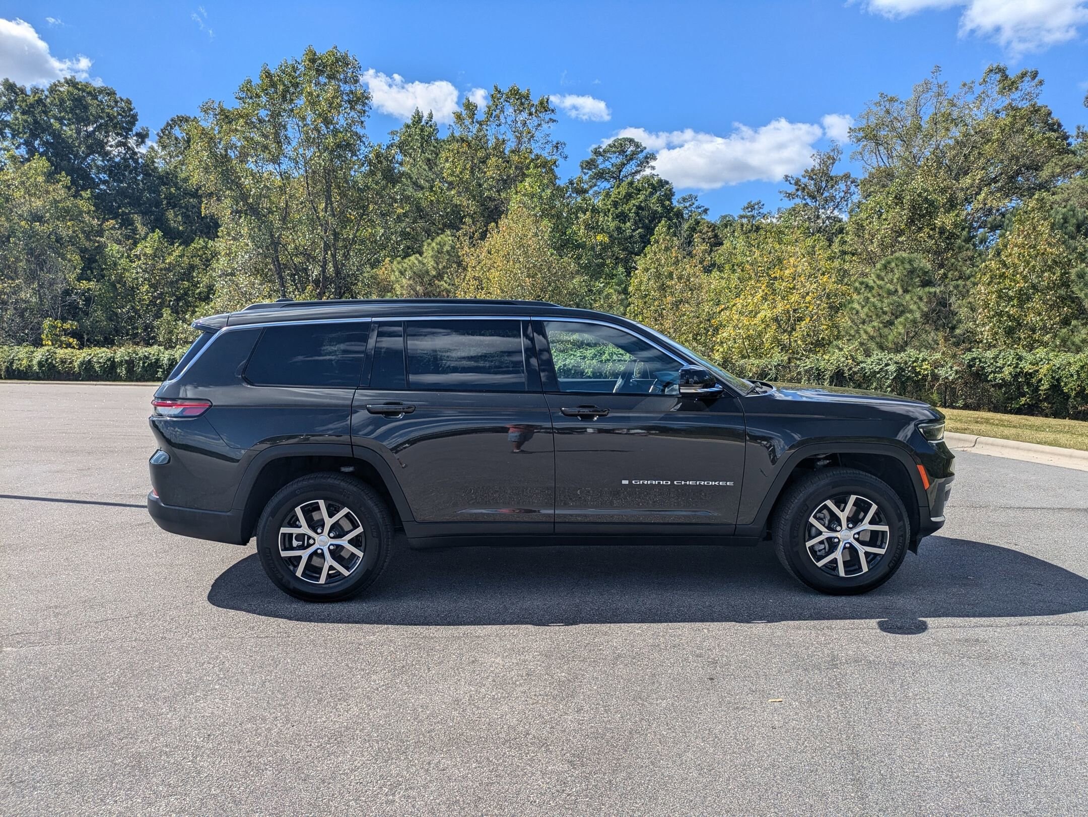 2024 Jeep Grand Cherokee Limited photo 2