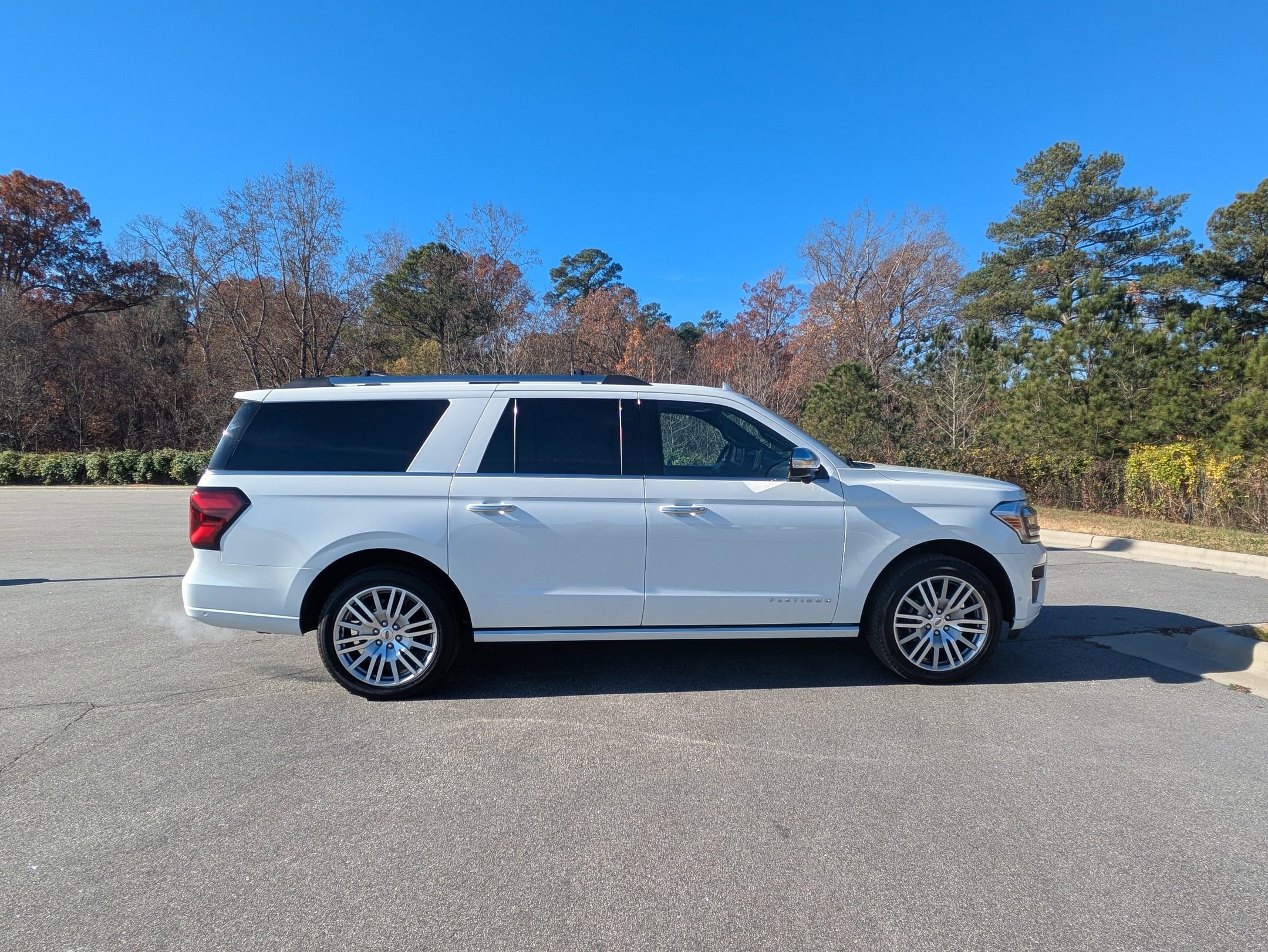 2024 Ford Expedition MAX Platinum photo 4