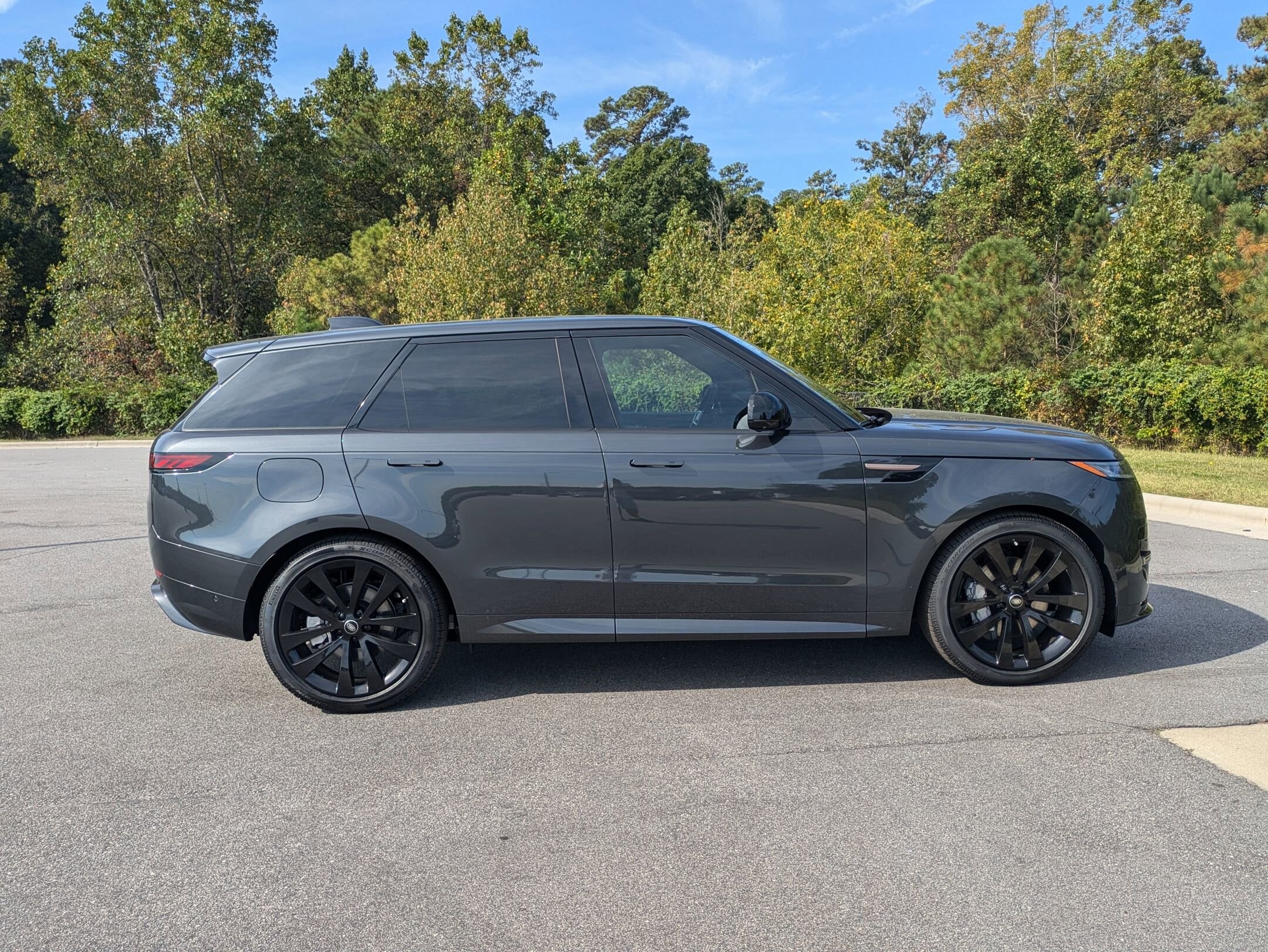 2025 Land Rover Range Rover Sport SE photo 2