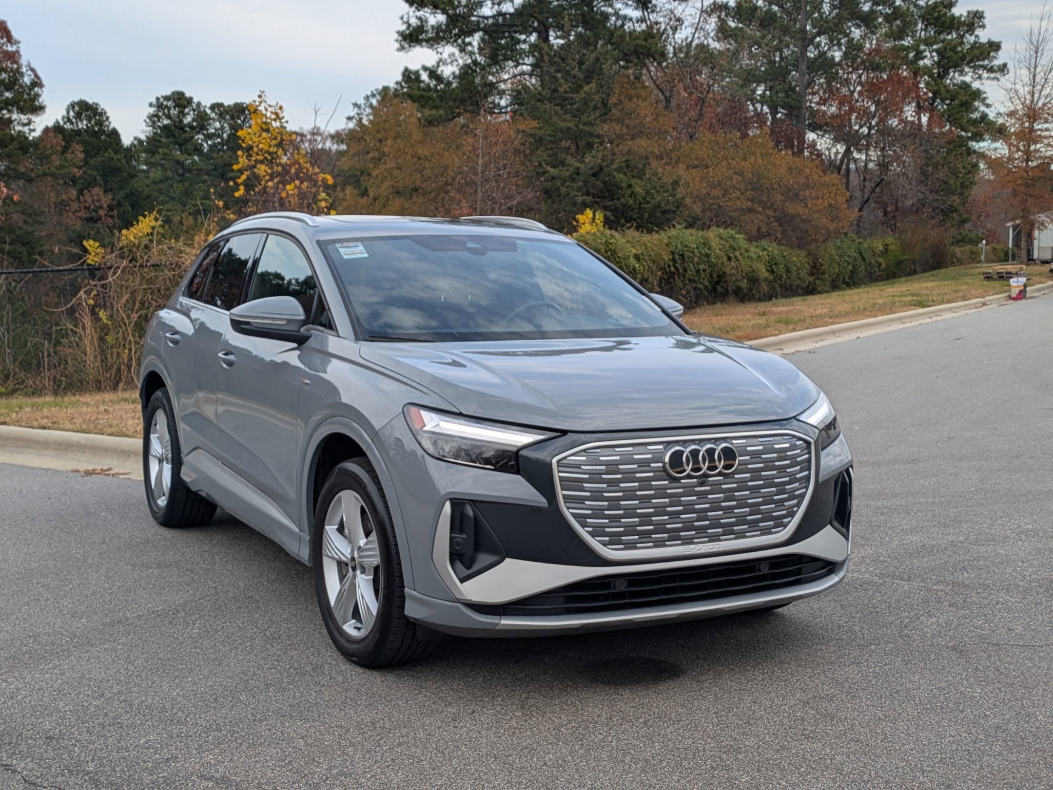 2023 Audi Q4 50 E-tron Premium photo 2