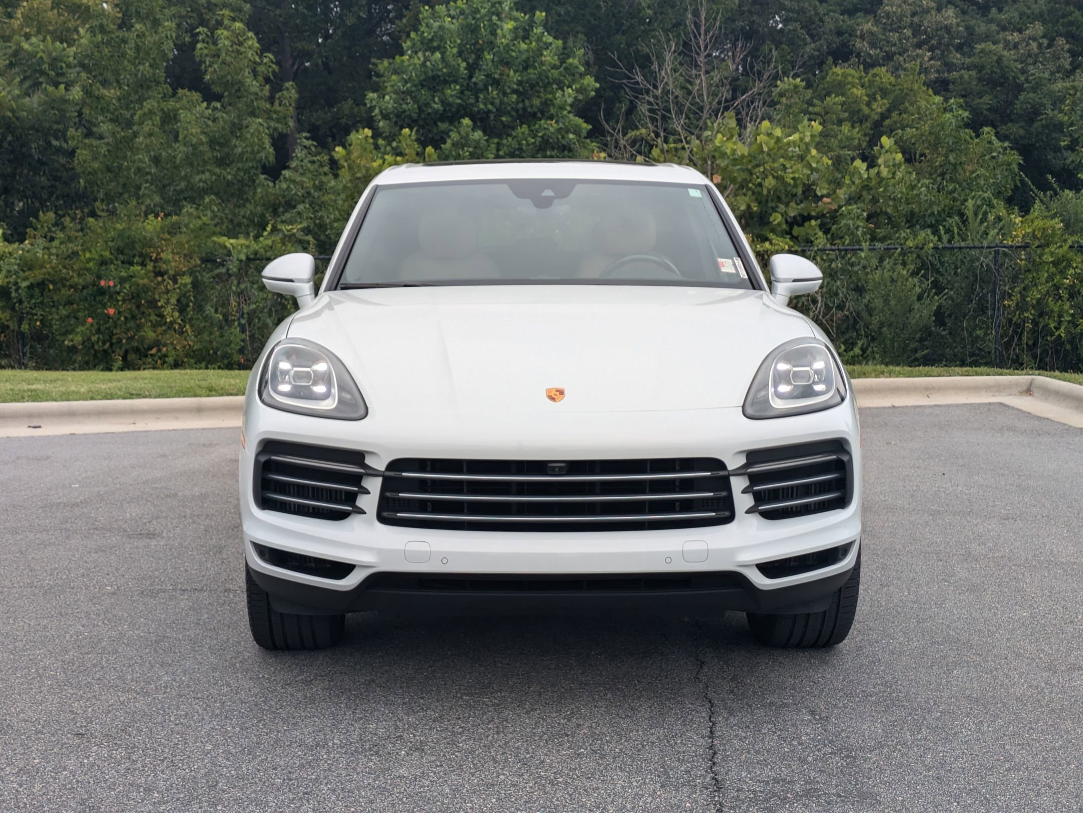 2022 Porsche Cayenne E-Hybrid Base photo 2
