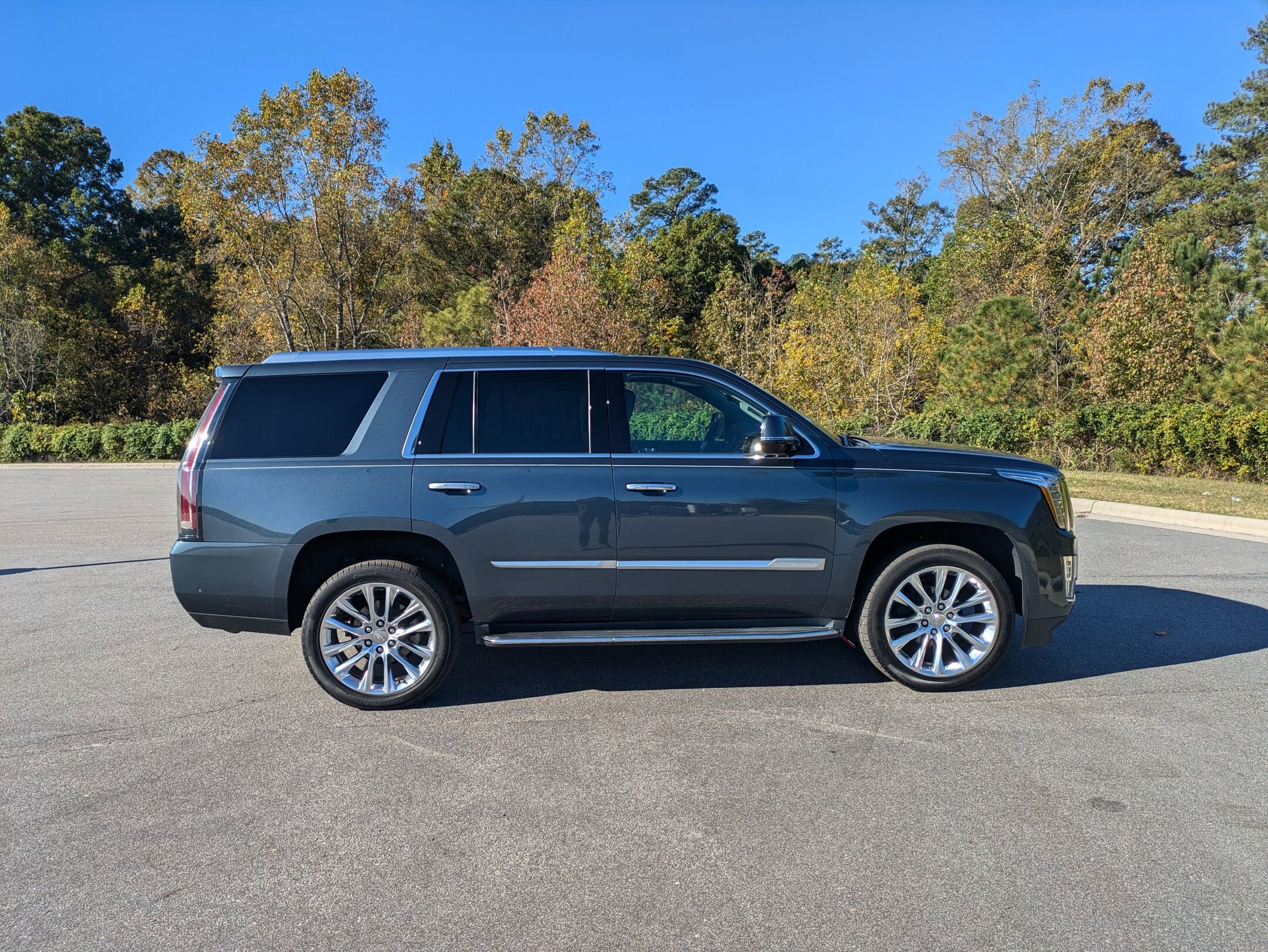 2020 Cadillac Escalade Premium Luxury photo 4