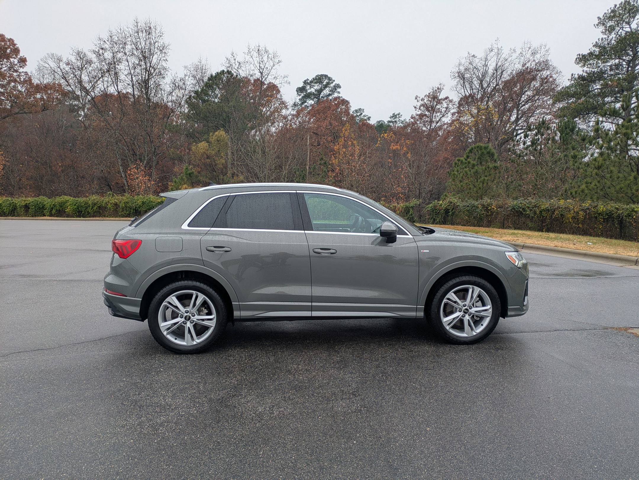 2024 Audi Q3 S line Premium Plus photo 3