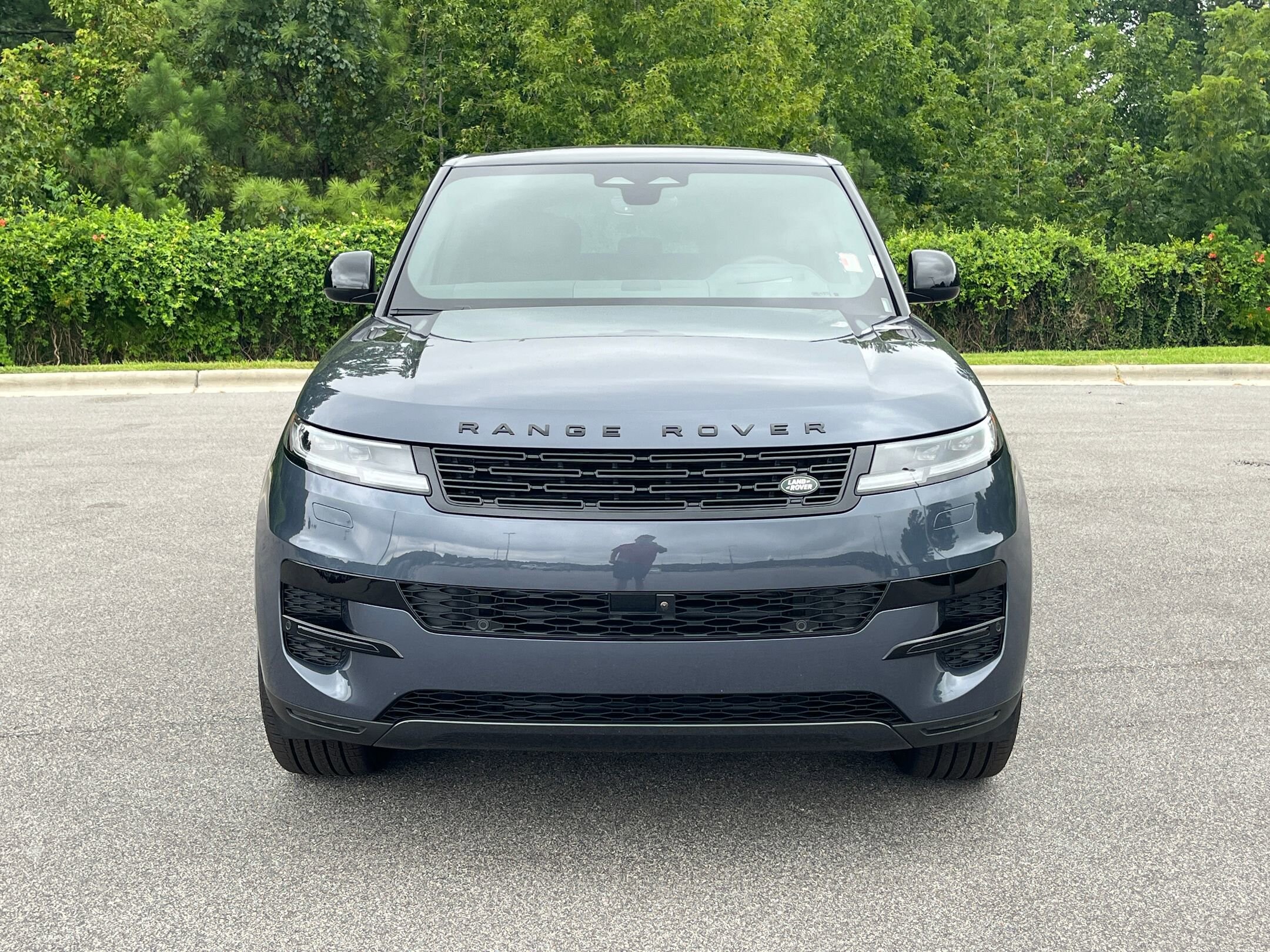 2025 Land Rover Range Rover Sport SE photo 2