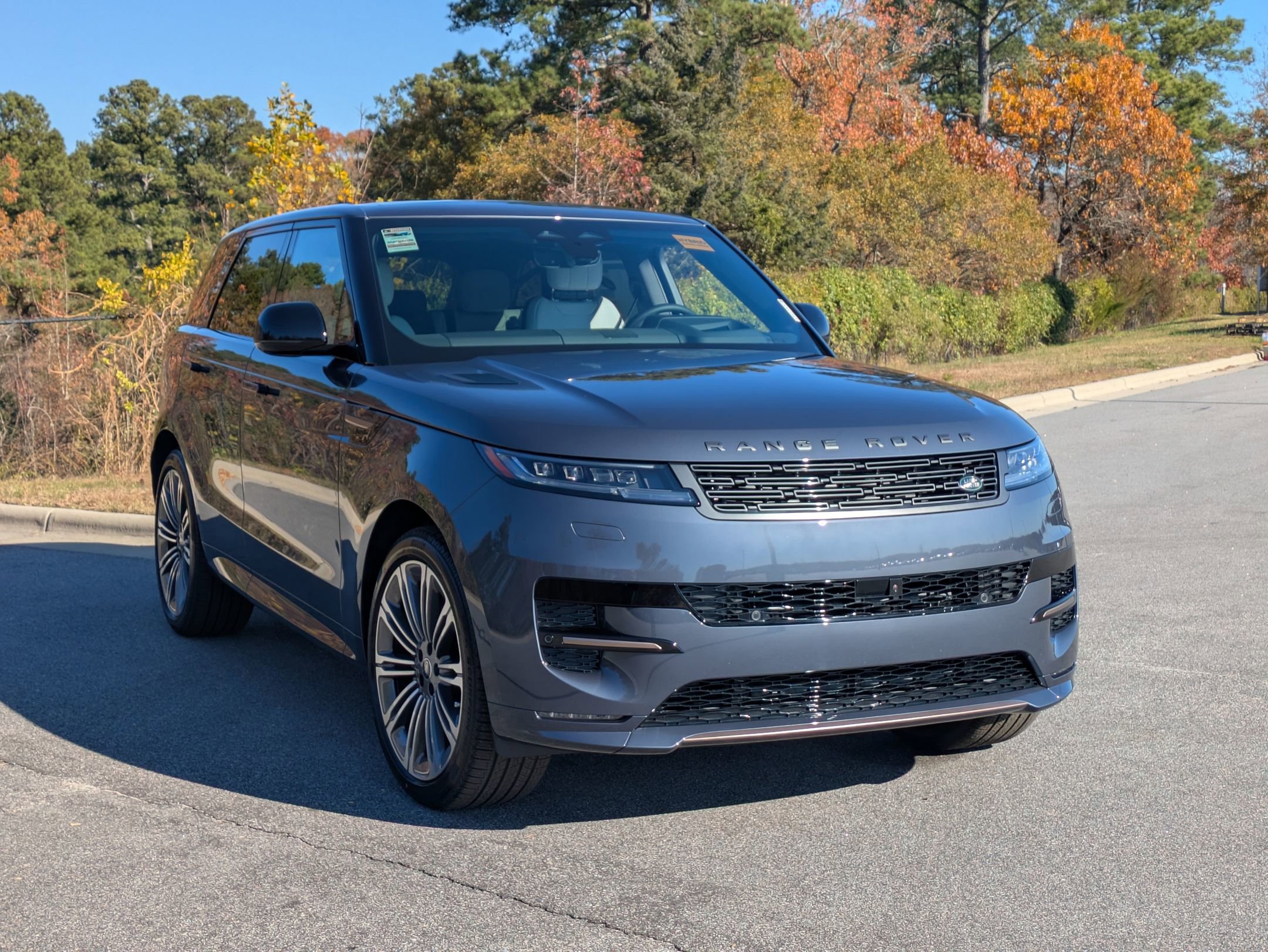 2025 Land Rover Range Rover Sport P460e Dynamic SE photo 2