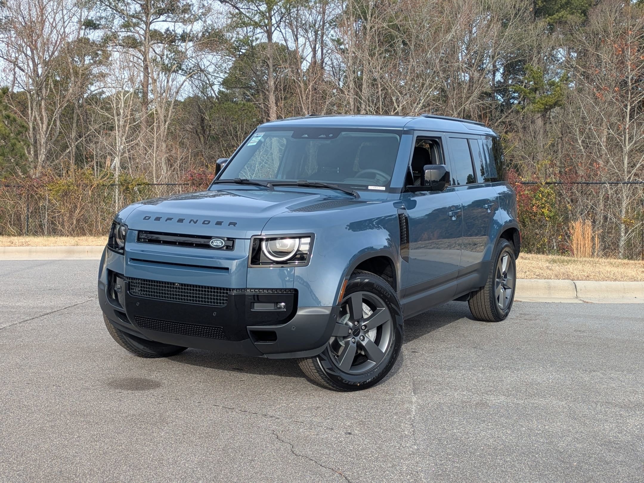 2026 Land Rover Defender S's photo